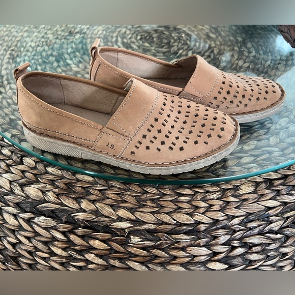 Josef Seibel Tan Perforated Slip-On Loafers size 37 (6.5 to 7 us) - Picture 4 of 10